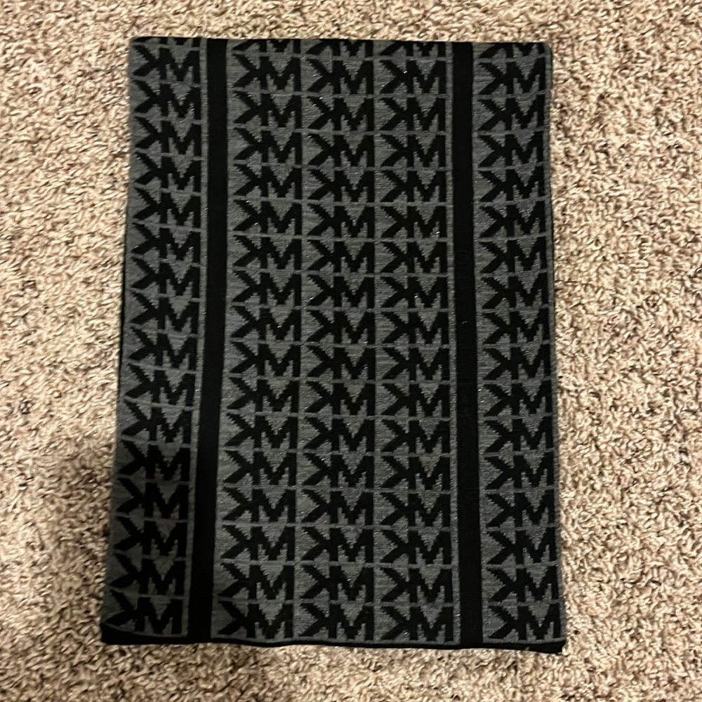 Michael Kors winter scarf black and grey